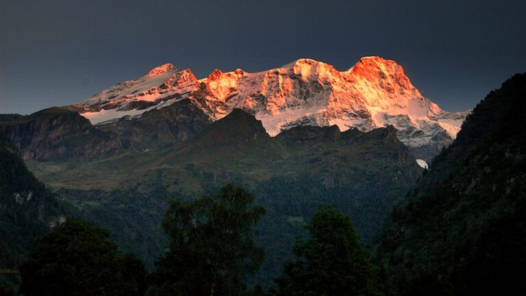 Trekking tra i sentieri panoramici del Monte Rosa: un’esperienza indimenticabile per gli amanti della natura