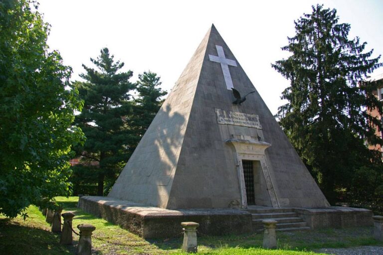 La misteriosa piramide di Novara