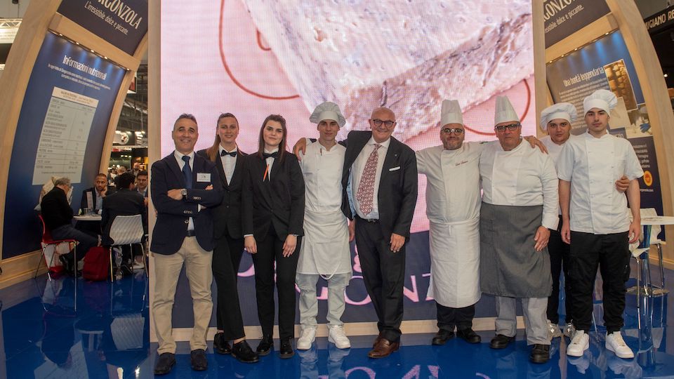 Il pres Auricchio con chef novaresi Tuttofood