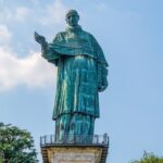 Lo Sapevi che…La statua del San Carlone ad Arona: 35 metri di rame, costruita nel 1698, percorribile all’interno fino alla testa
